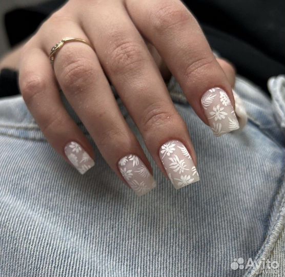 Модель на маникюр