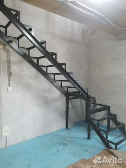 Лестница из металла