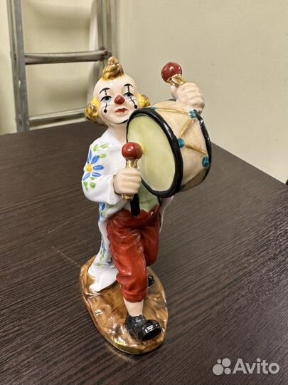 Статуэтка «Клоун-барабанщик» фарфор Англия 20 век