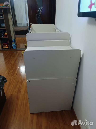 Детская кроватка с маятником и пеленальным комодом