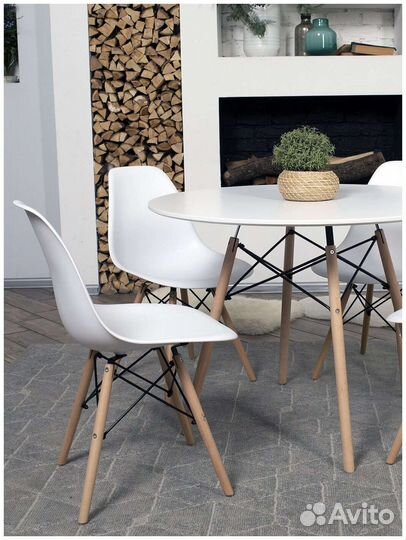 Пластиковые стулья