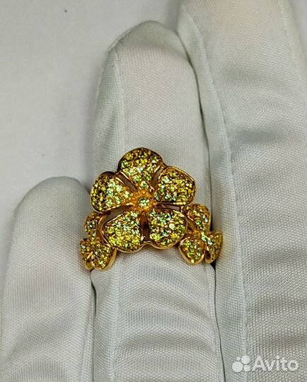 Кольцо с синтетическим камнем Золото