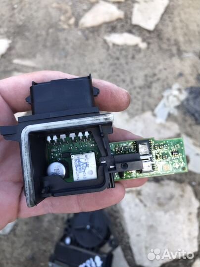 Мотор стеклоподъемника правый перед sorento xm