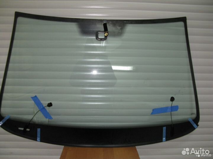 Лобовое стекло Митсубиси Кольт