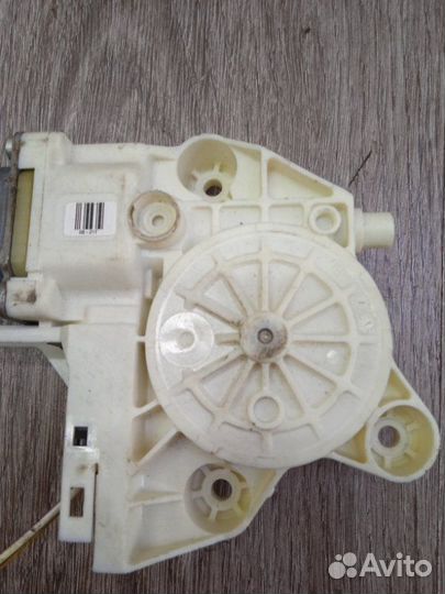 Мотор стеклоподъемника передний левый Ford Focus 2