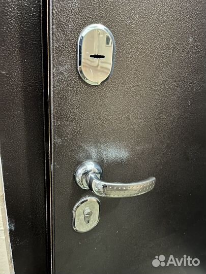 Вскрытие замков в металлических дверях