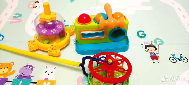 Развивающие игрушки (сортер с молоточком, игрушки)