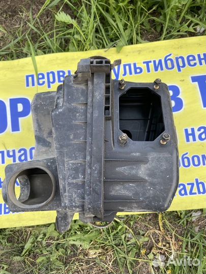 Корпус воздушного фильтра Mitsubishi Galant