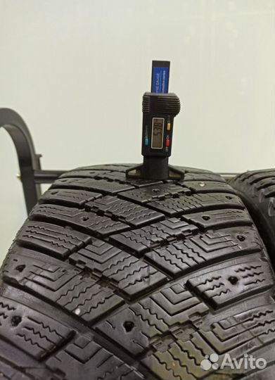 Goodyear Ultragrip Ice Arctic 215/55 R16