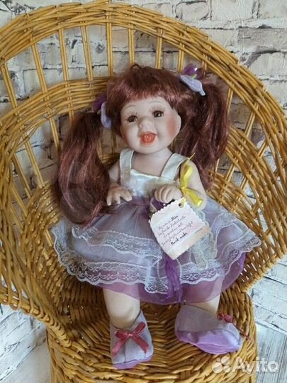 Фарфоровая кукла