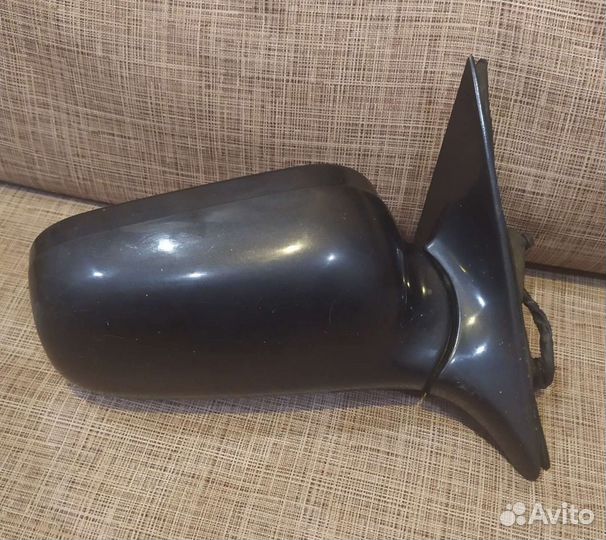Боковое зеркало