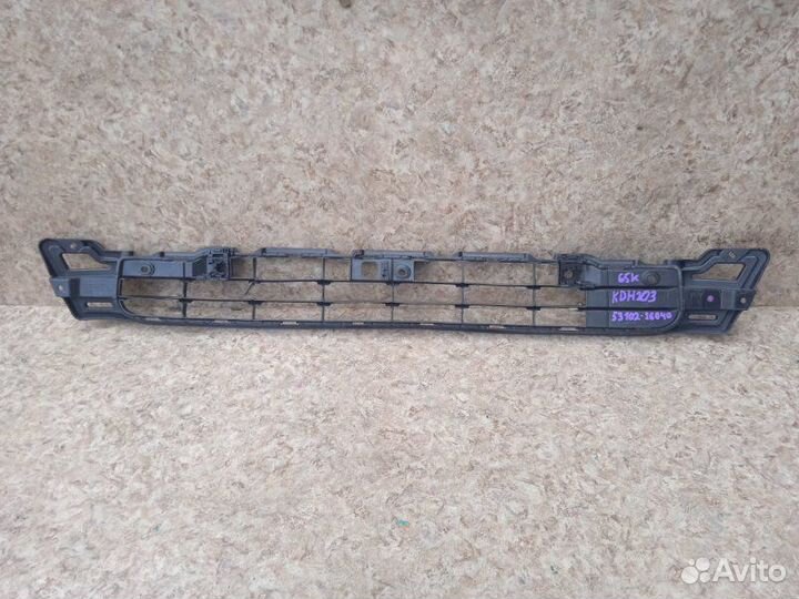 Решетка бамперная toyota hiace