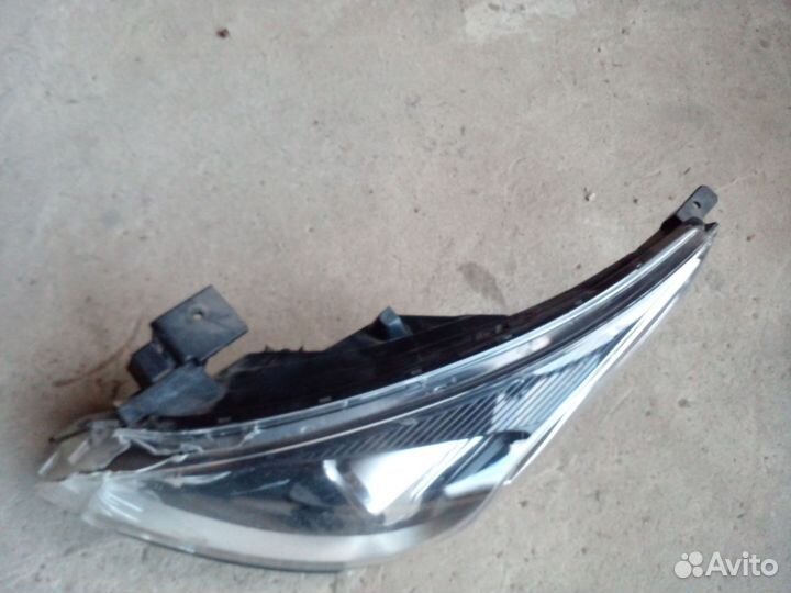 Фара левая Kia Rio 4 на запчасти