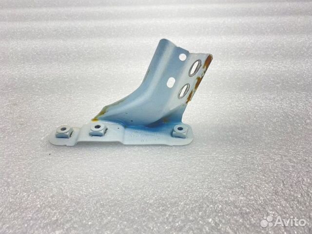 Кронштейн крыла передний правый Volkswagen Polo