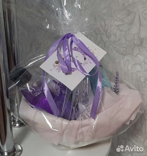 Корзина подарочная с косметикой