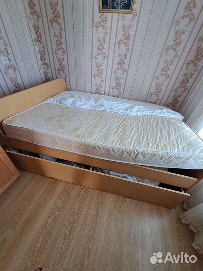 Кровать двухспальная с матрасом бу 140 200