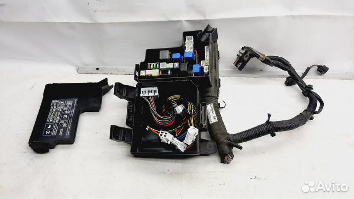 Блок предохранителей Renault Koleos 2008-2011