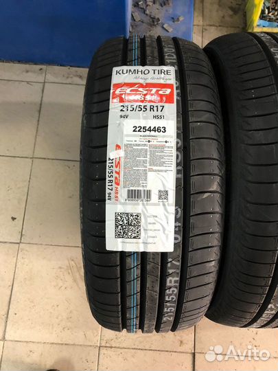 Kumho Ecsta HS51 215/55 R17