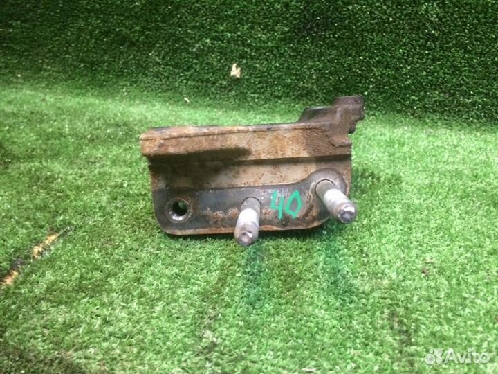 Кронштейн двигателя правый передний правый