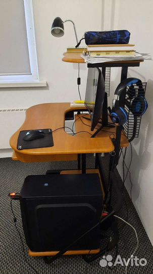 Компьютерный стол