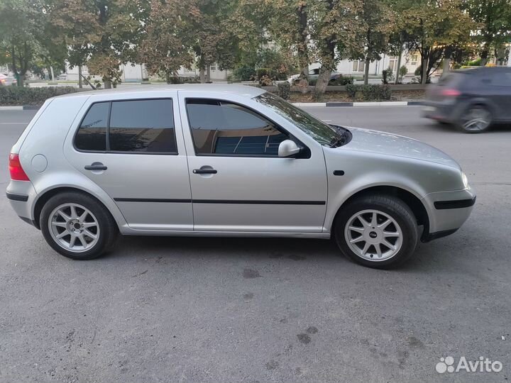 Volkswagen Golf, 2003