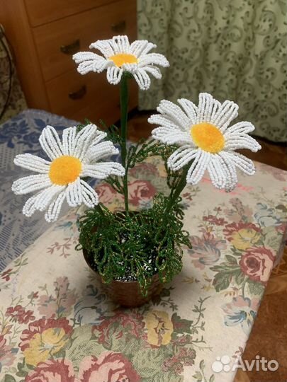 Ромашки из бисера