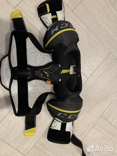 Хоккейная защита на грудь