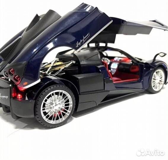 Металлическая машинка Pagani Huayra R 1:18