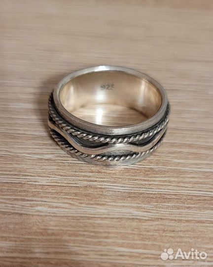 Серебряное кольцо, вращается