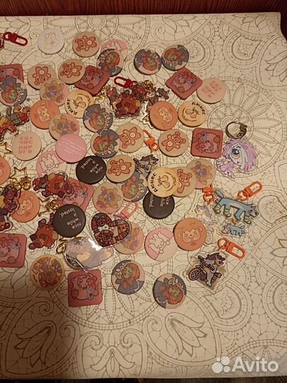 Значки, брелки