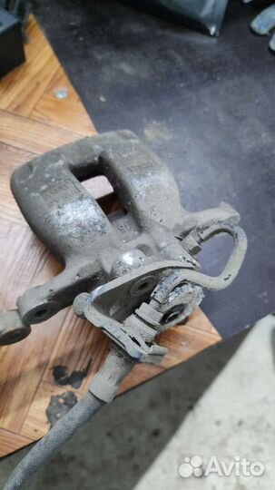 Суппорт тормозной задний Volkswagen Passat b6 b7