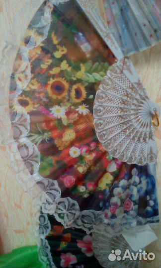 Веер в сумочку и на стену