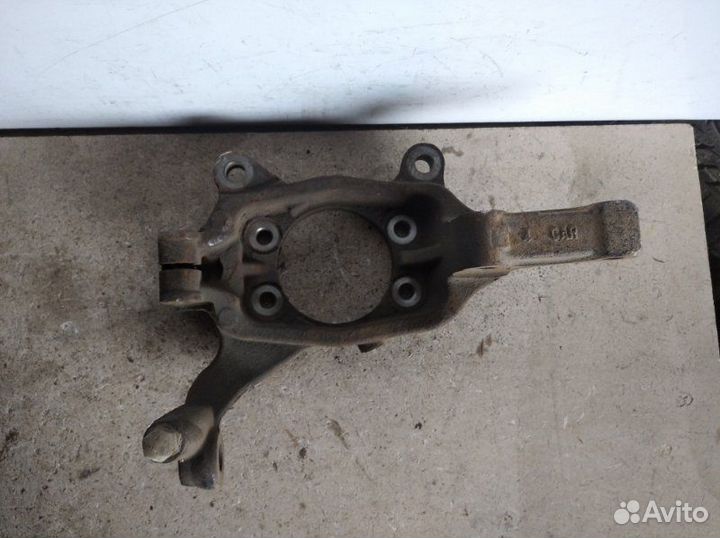 Кулак поворотный передний правый Nissan Teana J-31