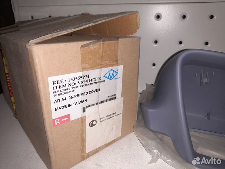 Audi A4 B7 Крышка правого зеркала Новая