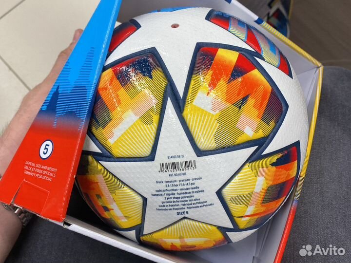 Футбольный мяч adidas лига чемпионов