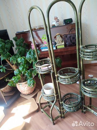 Цветочница из ротанга