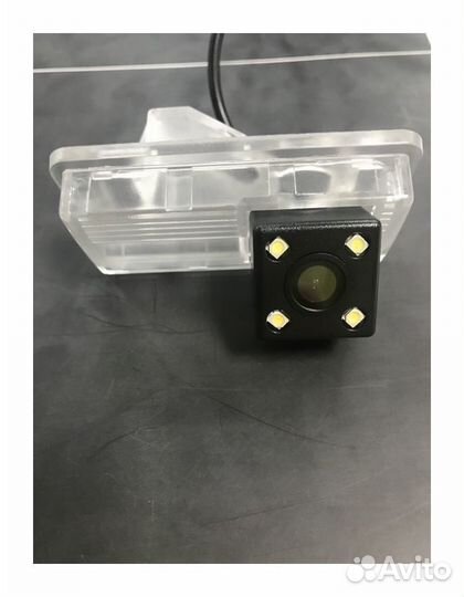 Камера з/в в штатное место Toyota Crown 2015