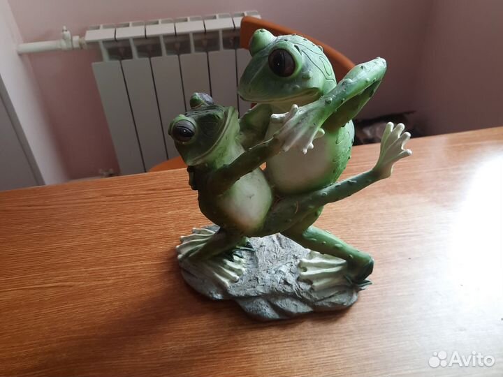 Статуэтка лягушка