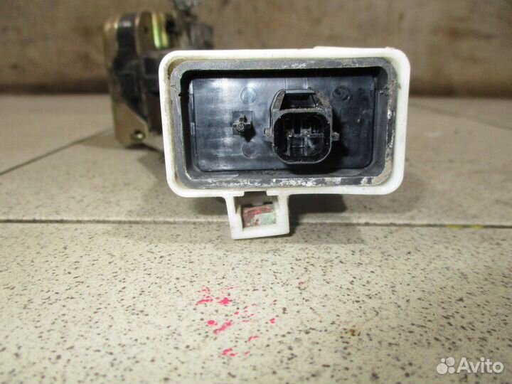 Замок двери передней правой Mitsubishi Carisma