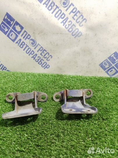 Петля двери передняя правая Great Wall Safe