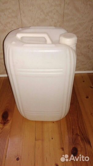 Канистра пластмассовая