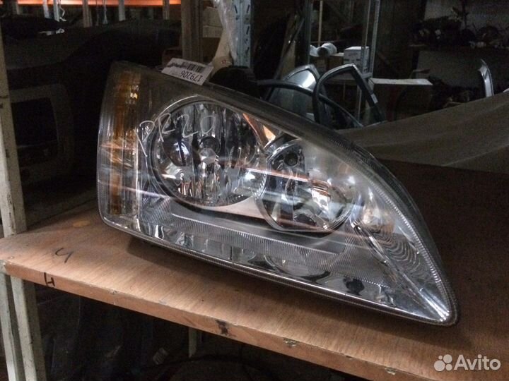Фара передняя правая Ford Focus 2 до рестайлинг