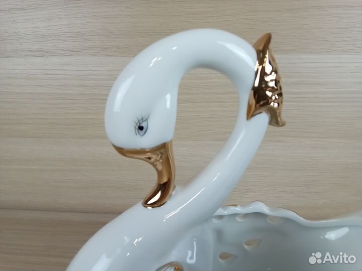 Ваза для конфет Лебедь б/у 22 см
