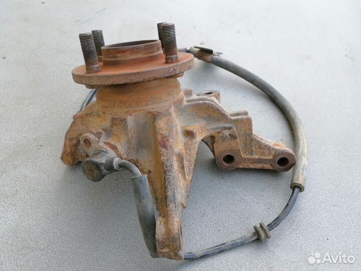 Кулак поворотный передний левый Nissan Almera N15