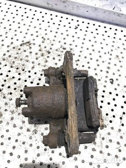 Суппорт тормозной задний левый Mitsubishi Pajero