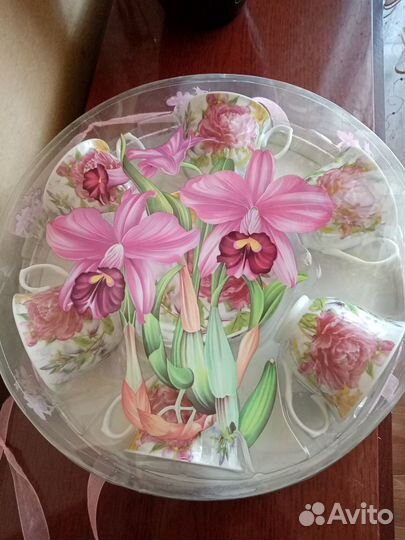 Фарфоровый чайный сервиз