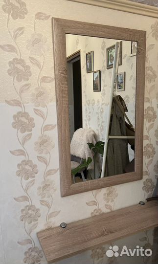 Зеркало с полкой, пуф