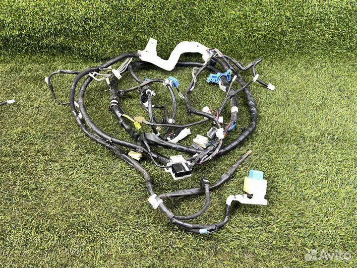 Проводка салона Toyota Voxy ZRR75 3zrfae 2009