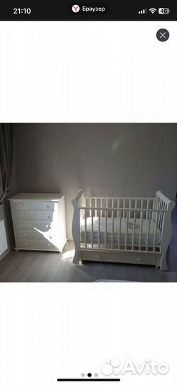 Детская кроватка с маятником лель