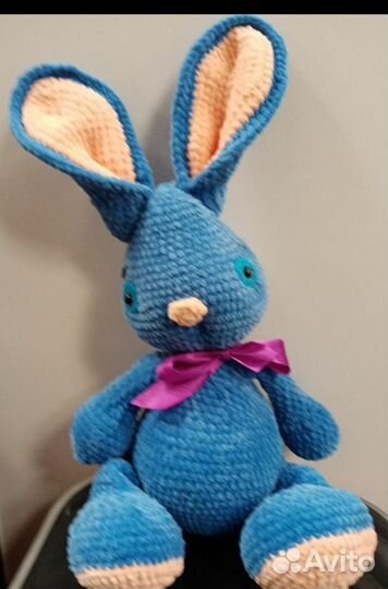 Заяц из плюшевой пряжи